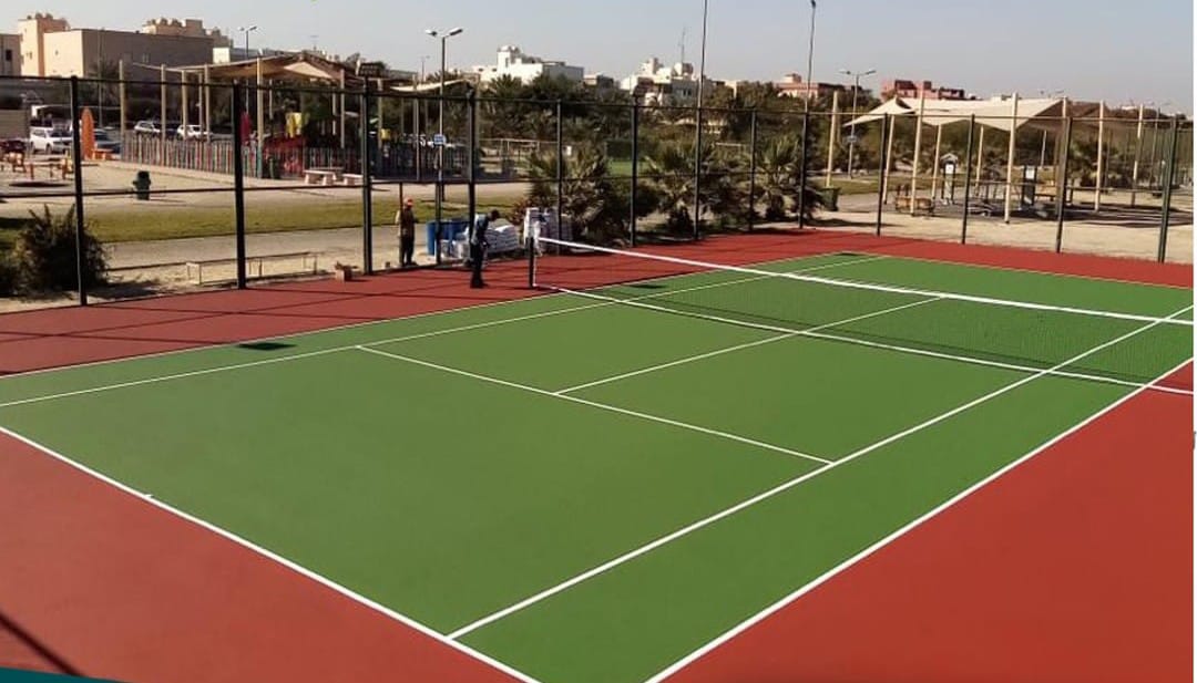 عمل وتجهيز الملاعب الرياضية